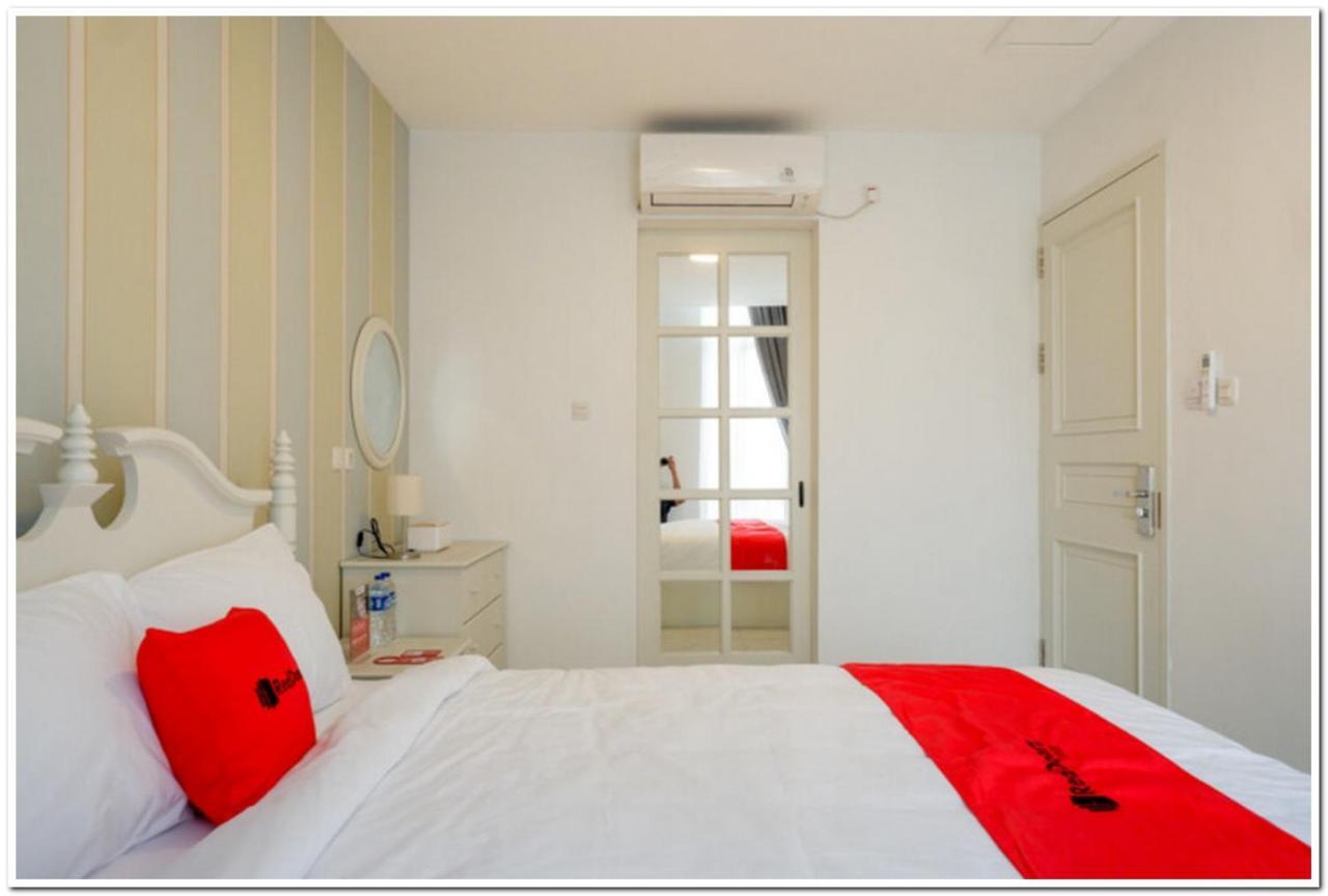 Reddoorz Plus @ Madukoro Raya Семаранг Экстерьер фото