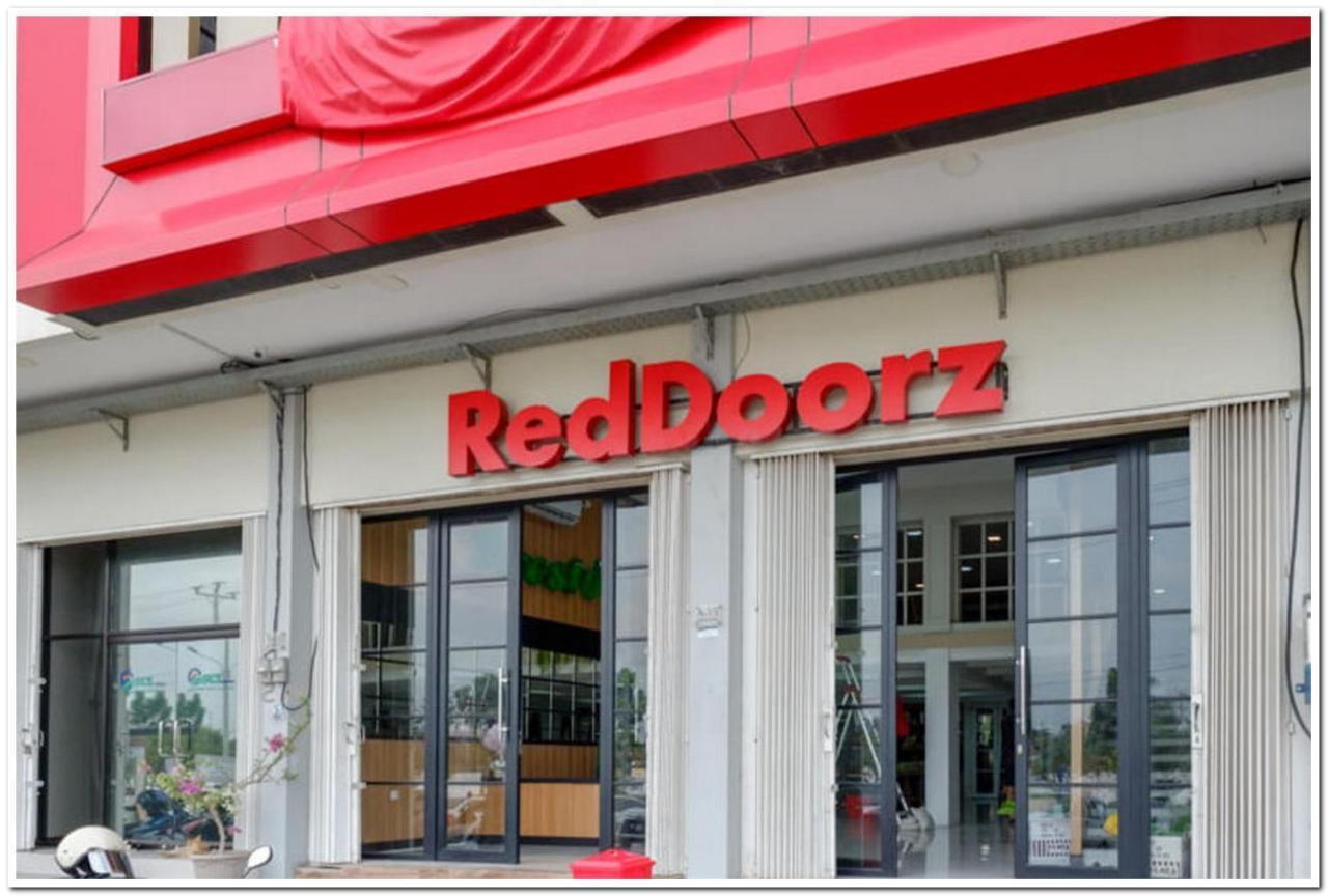 Reddoorz Plus @ Madukoro Raya Семаранг Экстерьер фото