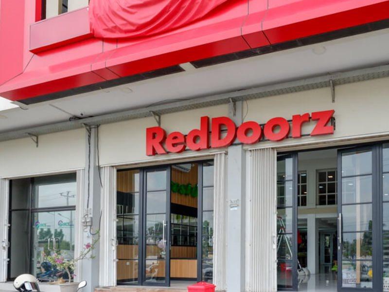 Reddoorz Plus @ Madukoro Raya Семаранг Экстерьер фото